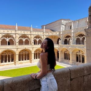 Meet your Posher, Laura